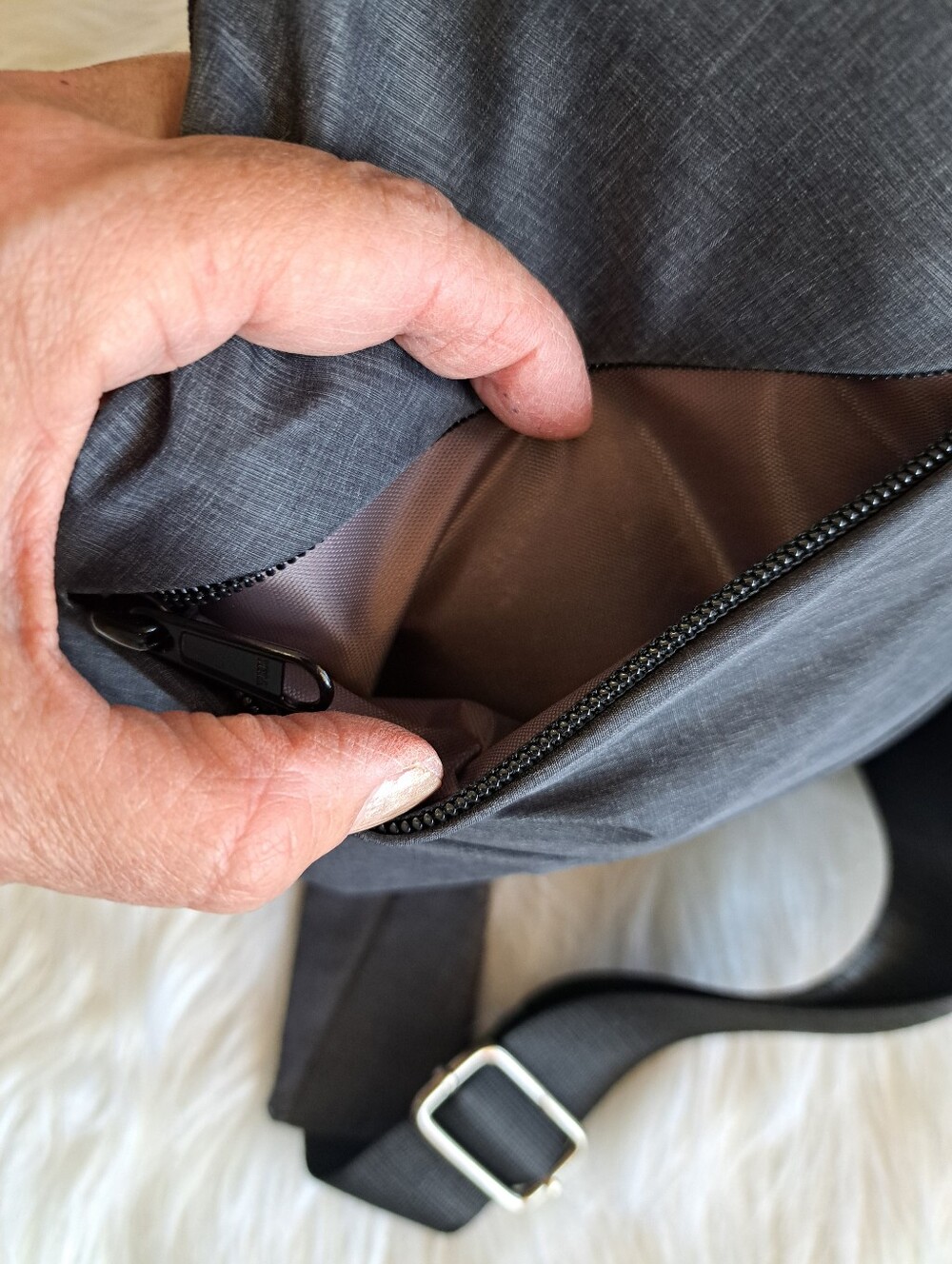 New Gray Swing Bag From Wander - Picture 9 of 14